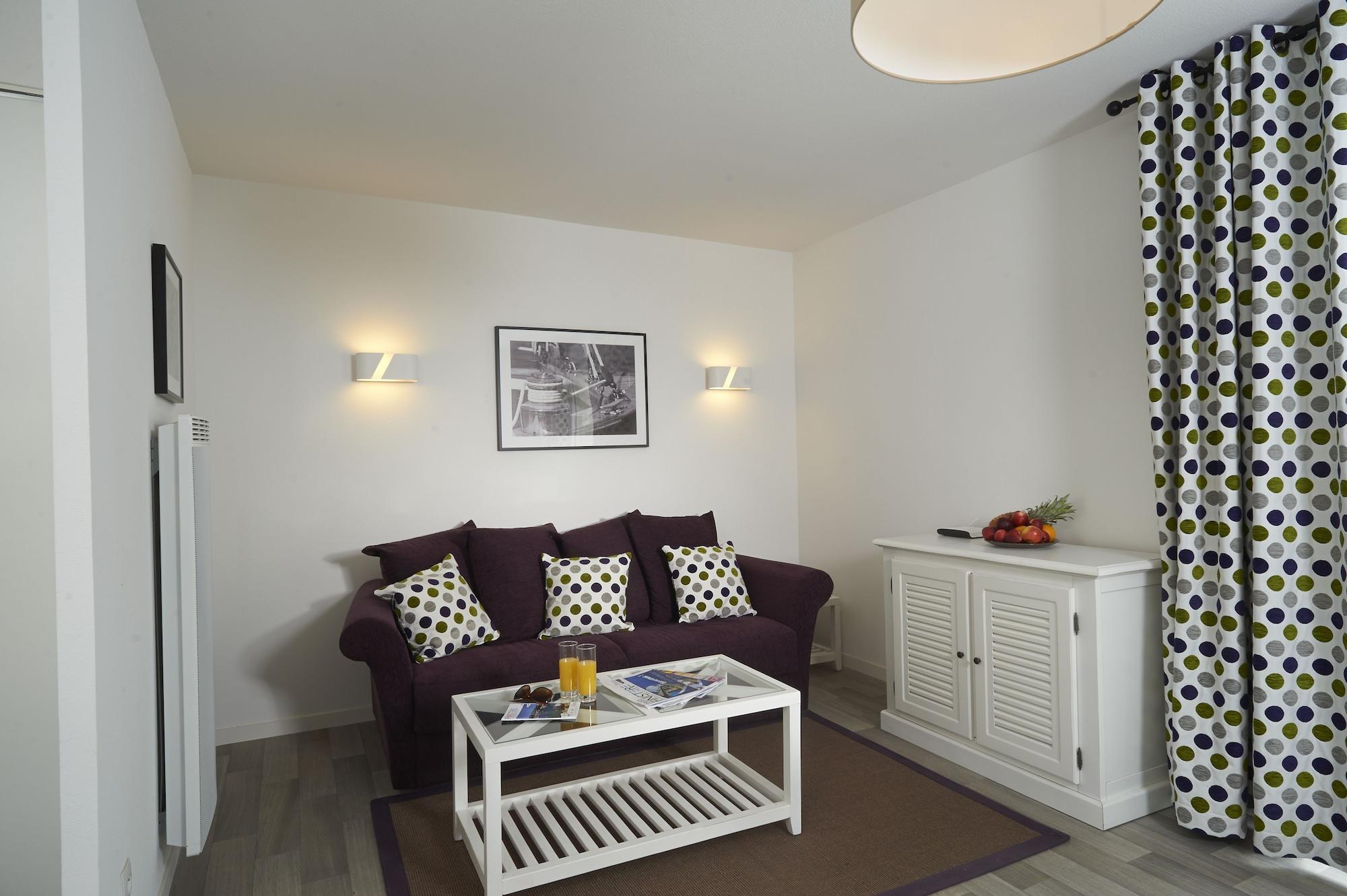 Terres De France Le Domaine De La Baie Hotel Одиерн Екстериор снимка